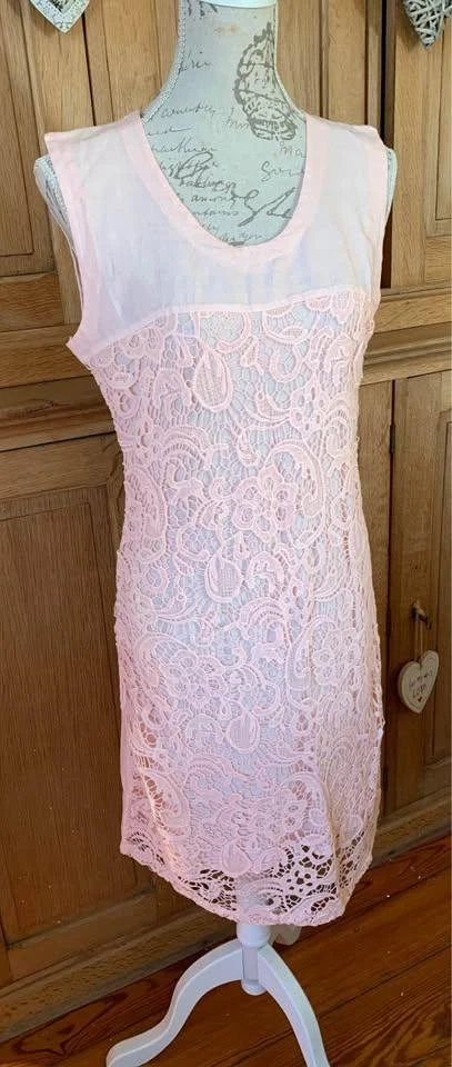 🌸 "Cassis" Dress in Powdered Pink Linen & Lace Embroidery – Size 42 – photo 3